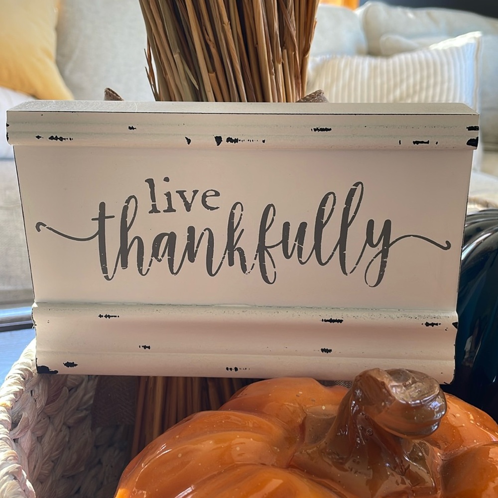 Live Thankfully Sign Thanksgiving Decor